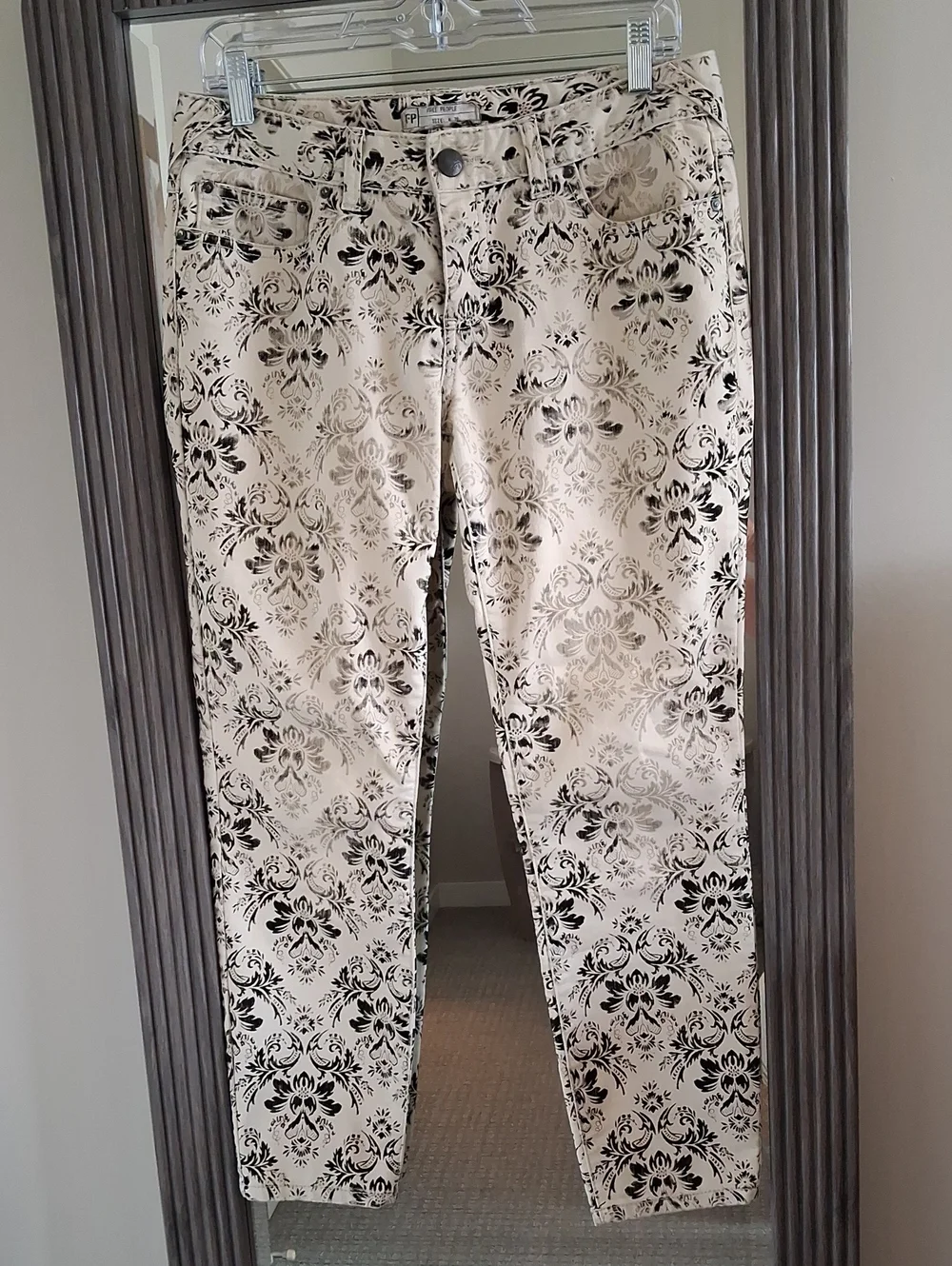 Free People Baroque Printed Skinny Jeans Black & Cream Floral ** Size 28